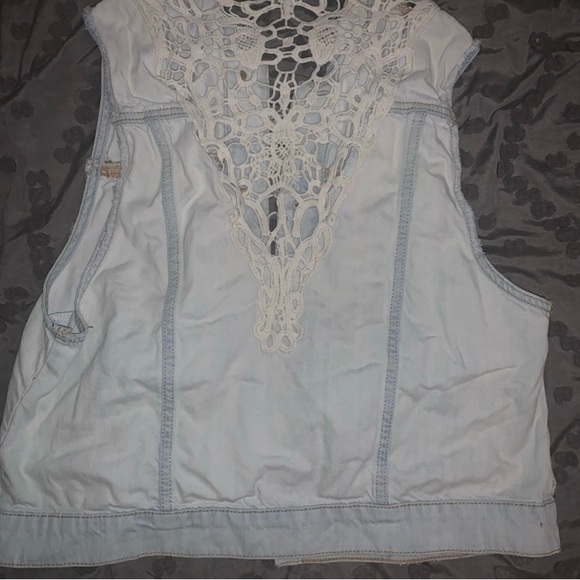Women’s Distressed Jean Vest - Picture 2 of 11